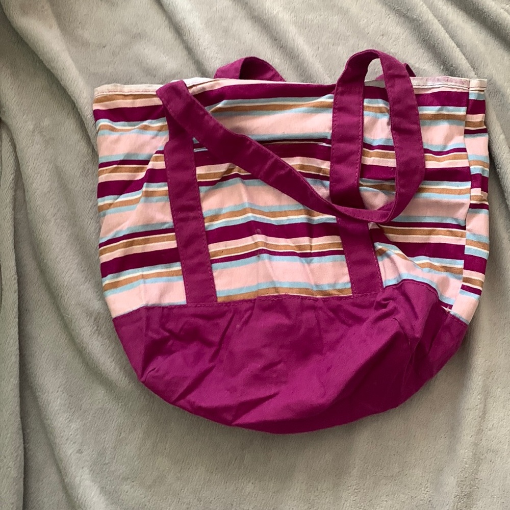 A medium size tote bag/beach bag thing